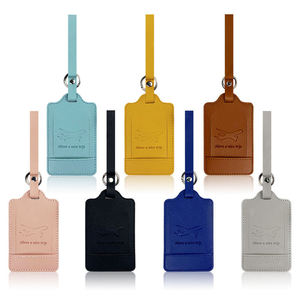 Étiquette de bagage personnalisée en cuir véritable avec logo argenté en relief, écologique, avec cache de confidentialité - Accessoires de voyage de haute qualité - Product Image 2