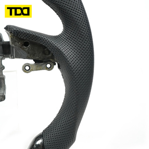 พวงมาลัยคาร์บอนไฟเบอร์ TDD สำหรับรถยนต์ฮุนได เจเนซิส คูเป้ ปี 2009-2016 - Product Image 4
