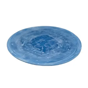 绿松石蓝色手工树脂圆形服务托盘巧克力展示托盘，大理石纹理和水状漩涡图案