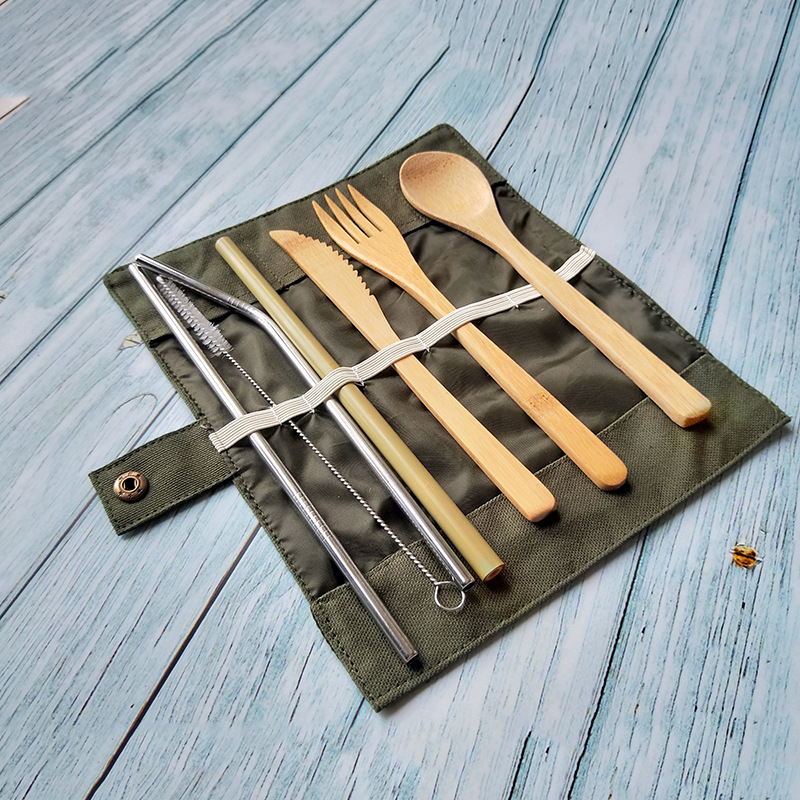 Conjunto verde de 8 piezas.