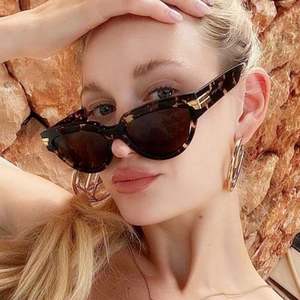 Gafas de Sol de Moda Retro con Logotipo Personalizado 2021, Gafas de Sol de Ojo de Gato con Marco Grande y Protección UV400 para Mujer - Product Image 1