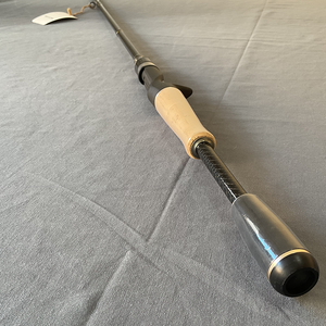 Caña <span class=keywords><strong>de</strong></span> <span class=keywords><strong>Pescar</strong></span> <span class=keywords><strong>de</strong></span> Lanzamiento <span class=keywords><strong>de</strong></span> 1.98m (6 pies 6 pulgadas) <span class=keywords><strong>de</strong></span> <span class=keywords><strong>Alta</strong></span> <span class=keywords><strong>Gama</strong></span> Personalizada, 1 Sección, T1100G, Carbono <span class=keywords><strong>de</strong></span> Alto Módulo, Mango <span class=keywords><strong>de</strong></span> Corcho, Guías SIC - Product Image 2