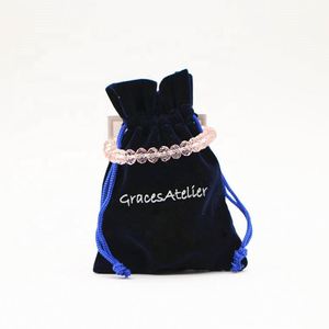 Sac à bijoux en velours noir recyclable personnalisé avec fermeture à cordon pour bagues, colliers et montres - Petite taille - Product Image 5