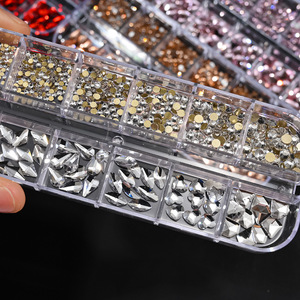 Venta al por mayor 3D de fondo plano Nail Art Jewelry con diamantes especiales de fantasía Colores Nuevo producto-Material plástico - Product Image 4