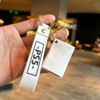 Porte-clés de jeu vidéo en PVC de dessin animé, petit cadeau exquis, pendentif de sac pour couple, porte-clés de voiture