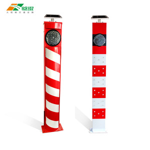 Solar Traffic Warning <b>Post</b> With Led Flashing <b>Light</b> For Roadway Ground Mount Ip65 Reflective Steel And Plastic Construction - Product Image 1