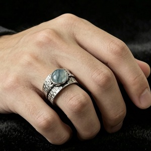 Anello con Pietra di Luna Arcobaleno Naturale per Donne, Anello con Acquamarina: Fascia Martellata Placcata Argento, Gioielli Artigianali all'Ingrosso - Product Image 4