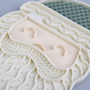 Gamelle pour chien en silicone Père Noël anti-glouton, étanche, motif uni, design de Noël - Product Image 2