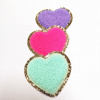 Patch en chenille personnalisé avec logo en forme de cœur, bordure dorée, broderie