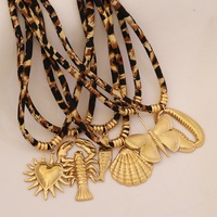 Collier vintage en acier inoxydable avec pendentif en forme de soleil, de papillon et de cœur en cuir tressé plaqué or, bijoux