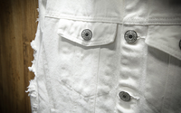 Vêtement d'extérieur unisexe en gros pour l'automne, jean blanc japonais de qualité supérieure déchiré, veste en jean blanche pour homme