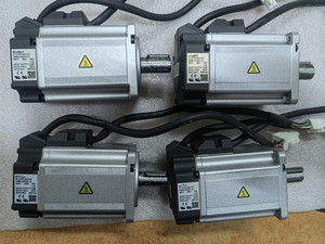 มอเตอร์ AC รุ่น LANSI Fit สำหรับ R88M-G40030T-S2 G-Series กำลังไฟ 400 วัตต์ แรงดันไฟฟ้า 200 โวลต์กระแสสลับ ความเร็วรอบ 1.3 นิวตันเมตร ของแท้ใหม่เอี่ยม - Product Image 1
