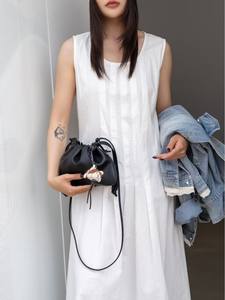 跨界现货小真皮女包2025新款时尚简约百褶云设计单带拉链 - Product Image 5