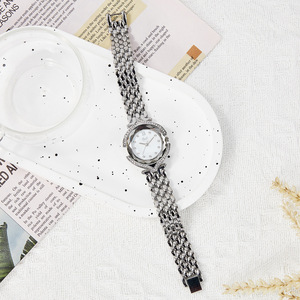 Montre à quartz pour femme en acier allié diamant, petite niche de luxe, étanche, design personnalisé en usine - Product Image 6