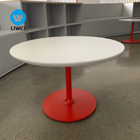 Table basse ronde moderne LIWEI, plateau blanc, base en piédestal rouge, meubles écologiques et durables pour la maison, le bureau, le restaurant