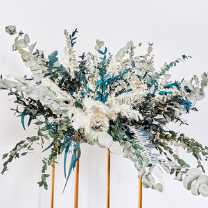 La decorazione di nozze aggiunge un'atmosfera romantica al luogo, con le rastrelliere di fiori eterne e le decorazioni della guida stradale - Product Image 2