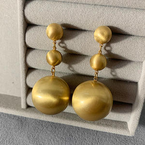 <span class=keywords><strong>Pendientes</strong></span> de gota de bola redonda escalonada de tres capas de latón cepillado chapado en oro de gran tamaño minimalista de accesorios de moda mujer - Product Image 4