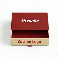 Boîte cadeau coulissante avec logo personnalisé, écologique et avec revêtement UV |   Boîte en carton rigide haut de gamme avec design gaufré et fermeture magnétique |   Luxe