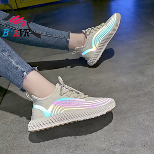Zapatillas Deportivas Transpirables para Mujer con Suela Luminosa Reflectante, Zapatillas Casuales Suaves para Otoño y Primavera - Product Image 3