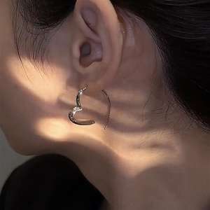 Orecchini a Cerchio in Argento 925 Albelda D'orho, Design Minimalista per Uso Quotidiano, Gioielli Unisex con Finitura in Oro Bianco - Product Image 4