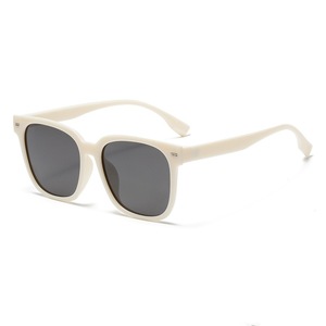 Lunettes de soleil polarisées 2025, rectangulaires, monture intégrale, protection UV380, unisexe, lunettes de soleil tendance pour adultes - Product Image 4