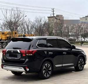 รถยนต์มือสอง มิตซูบิชิ เอาท์แลนเดอร์ ปี <span class=keywords><strong>2020</strong></span> รุ่น <span class=keywords><strong>2.4</strong></span> สเต็ปเลส 4WD รุ่นเอนจอยเมนท์ 5 ที่นั่ง เกียร์อัตโนมัติ สีเดิมจากโรงงาน - Product Image 6