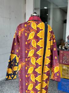 เสื้อคลุมกันธาสีแดงดำลายดอกไม้พิมพ์ลายสไตล์โบฮีเมียน แขนยาว คอจีน ผ้าโพลีเอสเตอร์ทอ ระบายอากาศได้ดี - Product Image 3