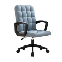 Chaise de loisirs minimaliste et durable avec dossier ergonomique, hauteur réglable et design peu encombrant pour un mobilier moderne