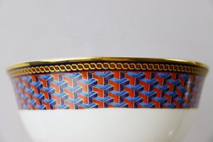 Ensemble de bols et cuillères en porcelaine bleue et rouge de luxe européens, personnalisables, lavables, durables et élégants pour les fêtes - Product Image 6