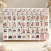 Élégant ensemble de tuiles de mahjong américain en acrylique 3 couches, rose irisé, motif pivoine et paon en relief, collection de fêtes, Poker