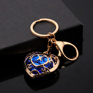 Vente en gros <span class=keywords><strong>de</strong></span> porte-clés cœur en cristal tendance vintage Charme <span class=keywords><strong>de</strong></span> sac <span class=keywords><strong>épée</strong></span> Skyward <span class=keywords><strong>de</strong></span> <span class=keywords><strong>Zelda</strong></span> Link's pour femmes Matériau métallique - Product Image 5