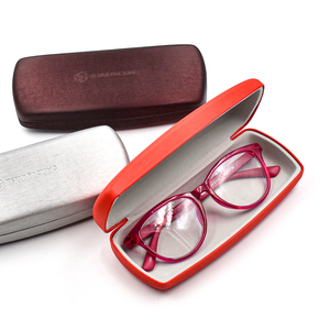 <span class=keywords><strong>Étui</strong></span> <span class=keywords><strong>à</strong></span> <span class=keywords><strong>lunettes</strong></span> pour <span class=keywords><strong>homme</strong></span> sur mesure, grand format, en métal et cuir, fabriqué par le fabricant - Product Image 1