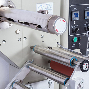 Machine d'emballage horizontale pour bonbons durs, fruits, éponges et serviettes, type flow pack et emballage oreiller - Product Image 2