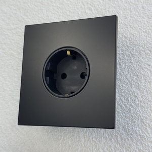 86Mm Đen Tường Ánh Sáng Chuyển Đổi Ổ Cắm Thép Không Gỉ Bảng Điều Chỉnh 16A Châu Âu Outlet Nhà Máy Bán Sỉ Anh Tiêu Chuẩn Hiện Đại Phong Cách Đơn Giản - Product Image 3