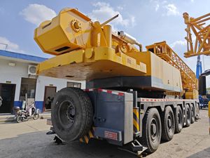 Grúa móvil hidráulica XCT160 de 160T y 5 ejes para instalación de turbinas eólicas y trabajos de construcción de puentes a gran escala en venta - Product Image 1