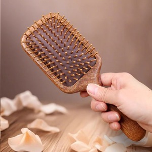 Peigne à coussin d'air en bois de santal pour massage des méridiens, pour femmes uniquement - Product Image 2
