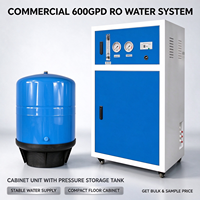 Machine de traitement d'eau par osmose inverse (RO) commerciale 600 GPD avec armoire et réservoir de stockage pour la purification de l'eau potable