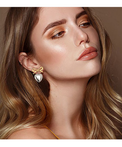 Personalizado coreano chapado en oro blanco grueso gran forma de corazón largo borla dos tonos latón arco Stud pendientes encanto colgante pendiente Mujer - Product Image 4