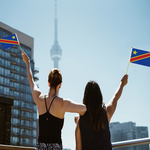 2024 Venta caliente <span class=keywords><strong>de</strong></span> fábrica República Democrática del Congo Poste <span class=keywords><strong>de</strong></span> madera Bandera ondeada a mano para vacaciones generales - Product Image 4