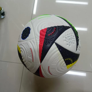 ลูกฟุตบอลมืออาชีพ หนาพิเศษ ผลิตจาก PU เชื่อมด้วยความร้อน ขนาด 5  โลโก้ปรับแต่งได้ ใช้ได้ทั้งในร่มและกลางแจ้ง - Product Image 6