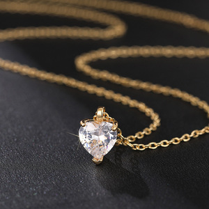 Collana con ciondolo a forma di cuore romantico per donna, gioielli minimalisti per l'uso quotidiano - Product Image 3