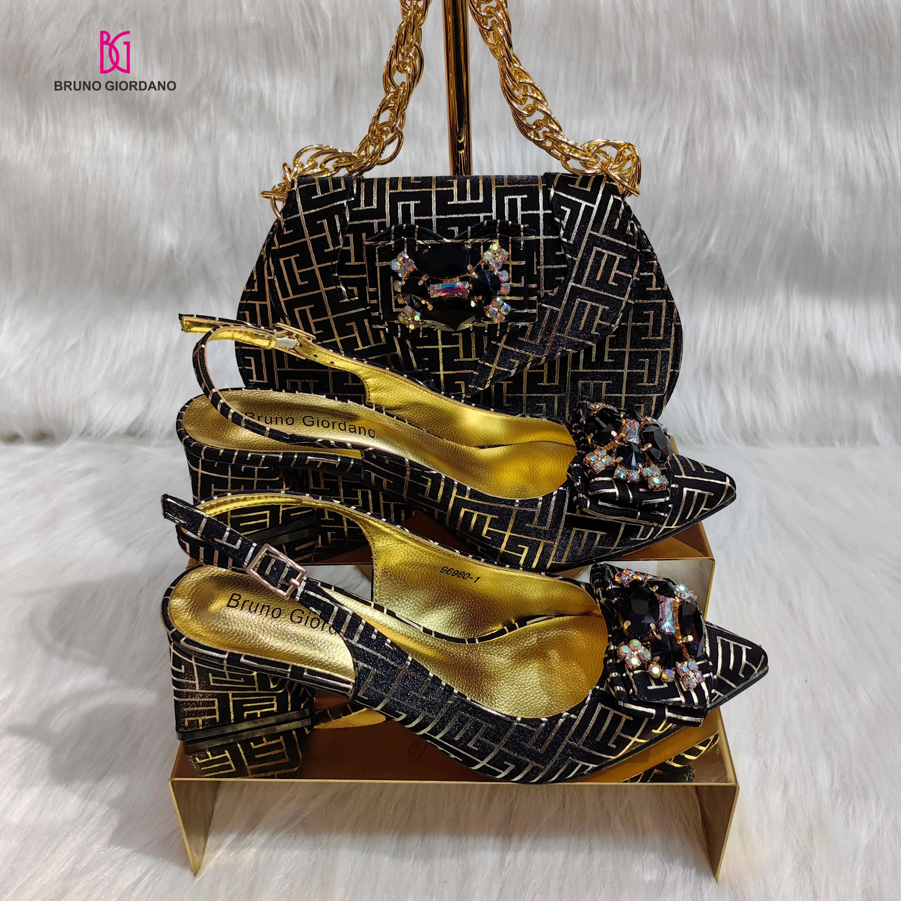 OEM Eigenverkauf ab Werk Mode-Design Strass Luxus große Kette schwarz mittlere Ferse Damen-Schuhe mit passende Tasche
