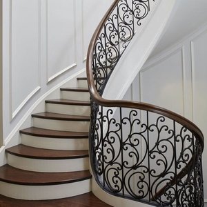 Travaux métalliques sur mesure pour escaliers et accents décoratifs de fenêtres - Product Image 3