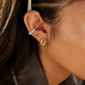 Boucles d'oreilles clous en acier inoxydable plaqué or 18 carats, design géométrique elliptique en forme de O, bijoux minimalistes tendance pour femmes - Product Image 1