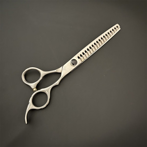 Tijeras de 7 pulgadas con diseño de espina de pescado para peluquería canina, de acero inoxidable YT, tijeras de 7 pulgadas para peluquería de mascotas con gemas negras. - Product Image 2