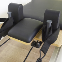 Appareil de Pilates Commercial MJD-M102A en Aluminium Blanc avec Chariot en Chêne pour Entraînement Complet du Corps