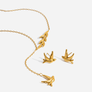Ensemble collier et boucles d'oreilles en forme d'oiseau, acier inoxydable 18K, bijoux pour femmes à porter tous les jours, forme animale, couleur dorée - Product Image 1