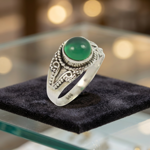 Anillo de Boda Solitario Hecho a Mano con Ónix Verde de Diseño Único en Plata de Ley 925 con Engaste de Bisel, Joyería Unisex al por Mayor - Product Image 1