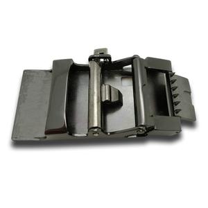 หัวเข็มขัดแบบปลดเร็วสำหรับผู้ชาย ทำจากโลหะผสมสังกะสีเคลือบสีดำด้าน |   ความกว้าง 33 มม. |   กลไกการล็อคที่แม่นยำ |   โลโก้แบบกำหนดเองของ OEM - Product Image 3