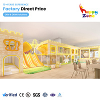 Structure de jeu intérieure commerciale sur le thème du château, parcours d'obstacles Ninja, défi de barre suspendue, structure de jeu souple
